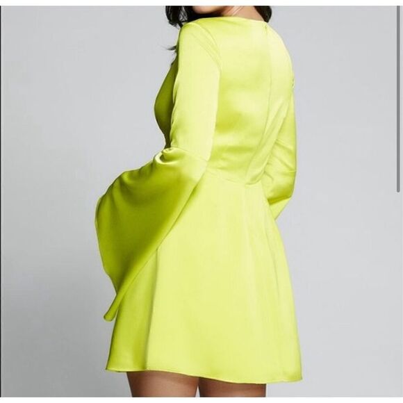 Marciano Captured Heart Bell Sleeve Dress NEW - Picture 3 of 9